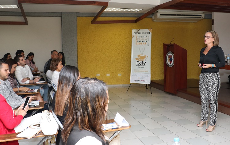 Café emprendedor con Darys Estrella (37) 1.jpg