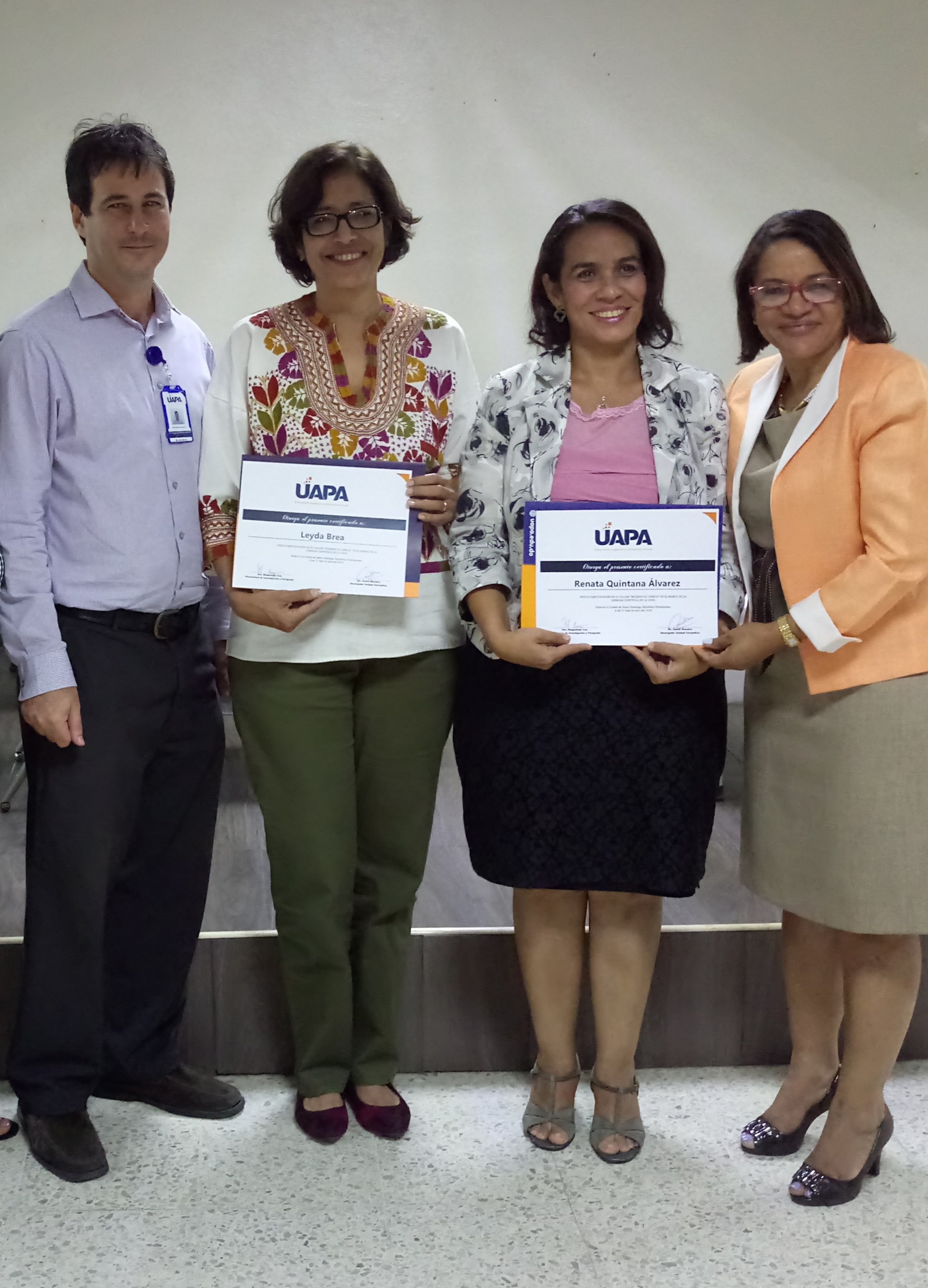 Docentes PUCMM participan en Mujeres de Ciencia.JPG