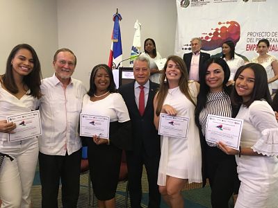 Entrega de fondos.jpg