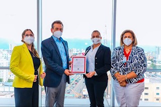 Entrega reconocimiento MICM.jpg