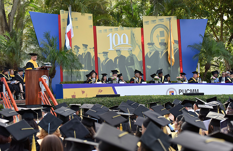 Foto general centésima graduación1.png