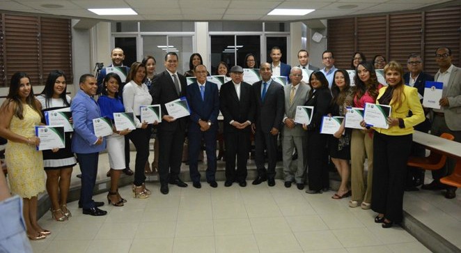 Grupo Santo Tomás Moro concluye diplomado Liderazgo Ético en la Vida Pública.jpg