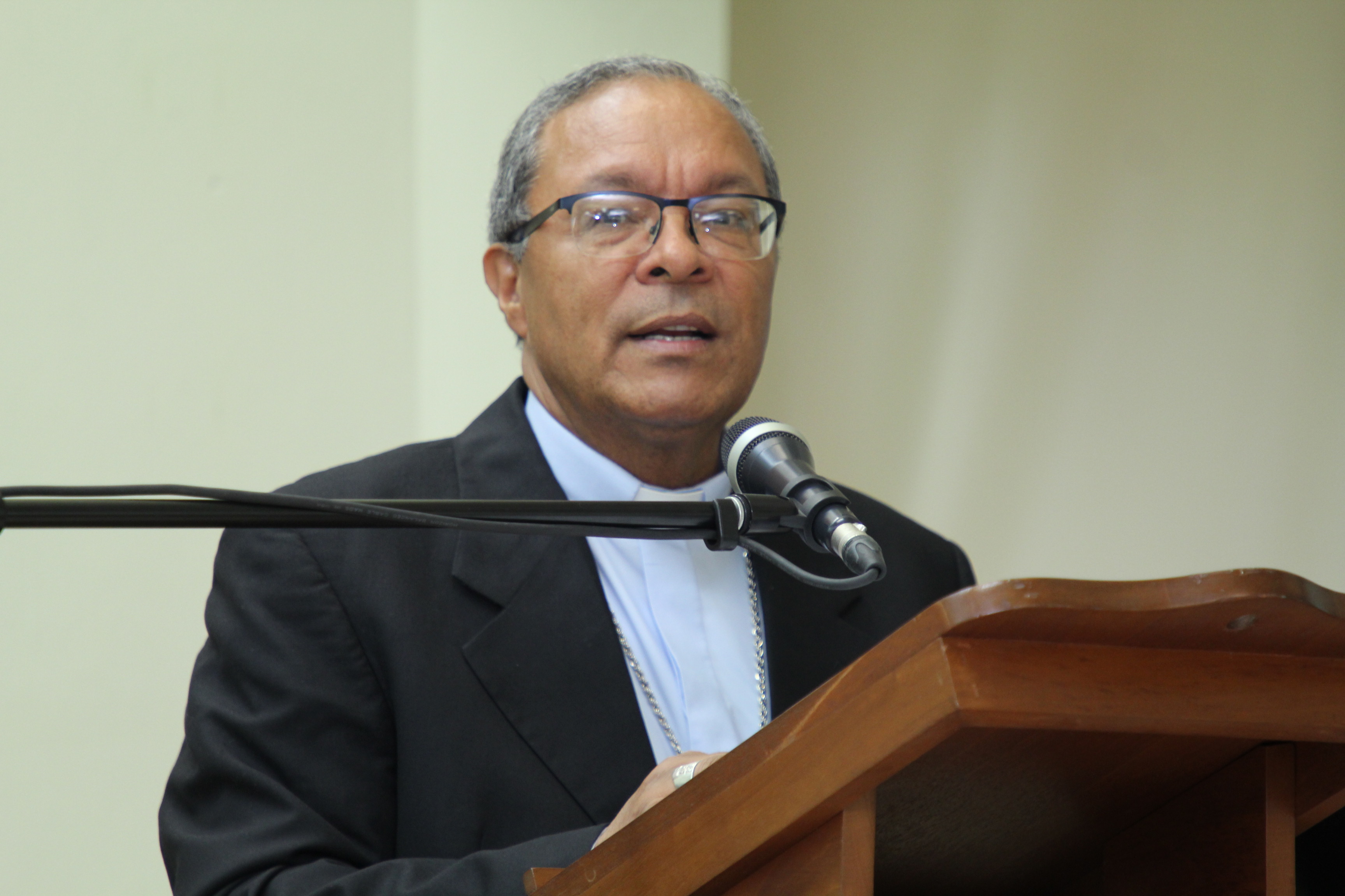 Mons. Faustino Burgos, obispo auxiliar de Santo Domingo y secretario general CED.JPG