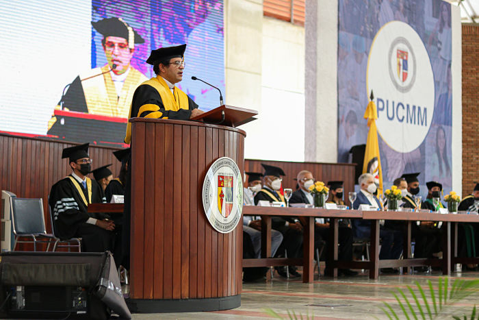 PUCMM celebra 105.ª graduación en campus Santiago.jpg