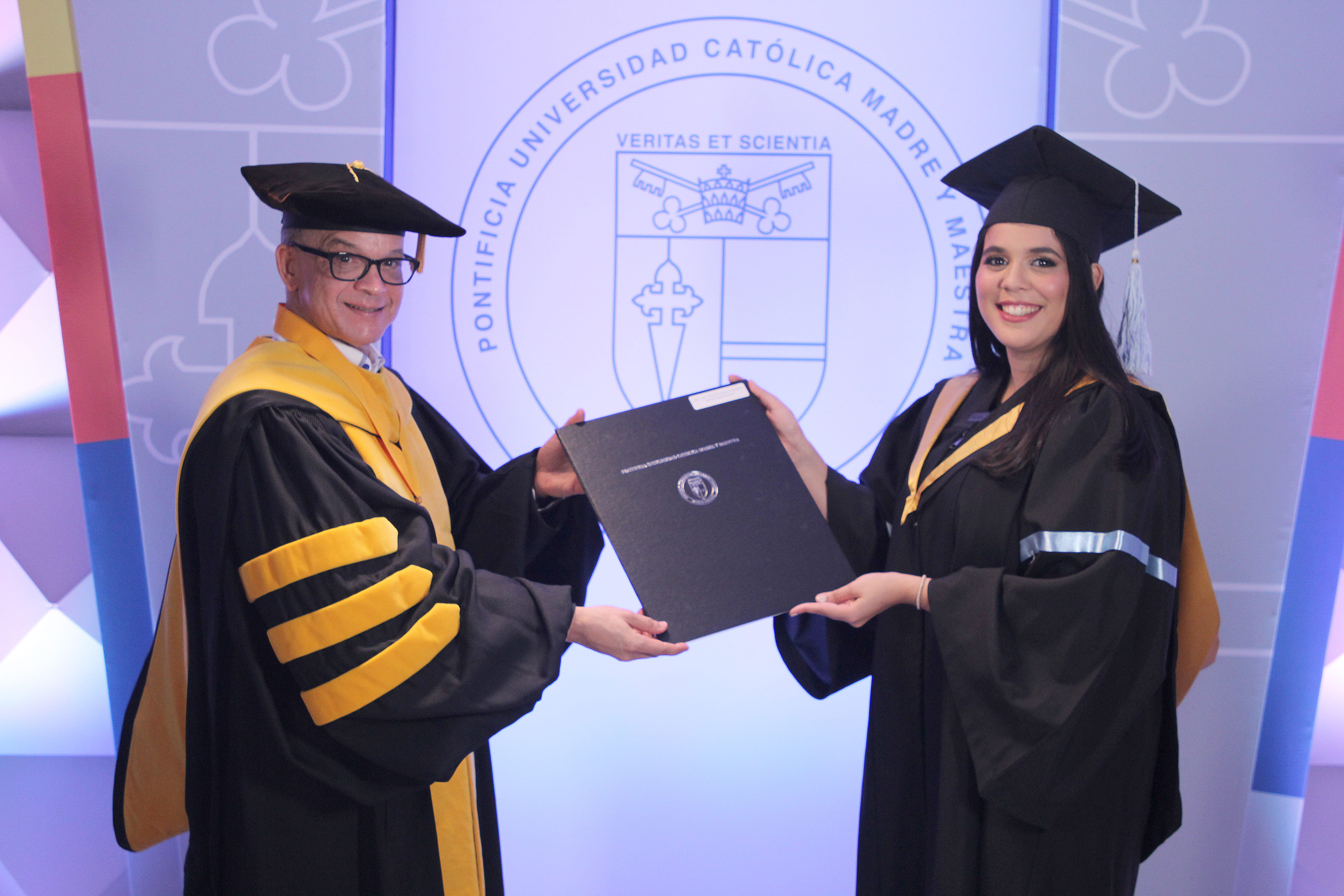 PUCMM celebra 70.ª graduación en campus Santo Domingo 3.jpg