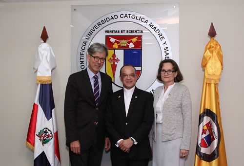 PUCMM y Cámara de Comercio Domínico Alemana promueven educación dual_opt.jpg