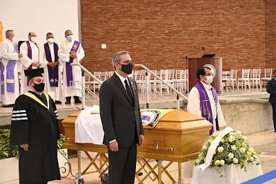 Santiago, RD. – La Pontificia Universidad Católica Madre y Maestra (PUCMM) llevó a cabo los actos fúnebres de monseñor Agri.jpg