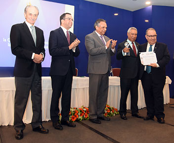 XIV PREMIO NACIONAL A LA CALIDAD - 35_opt.jpg