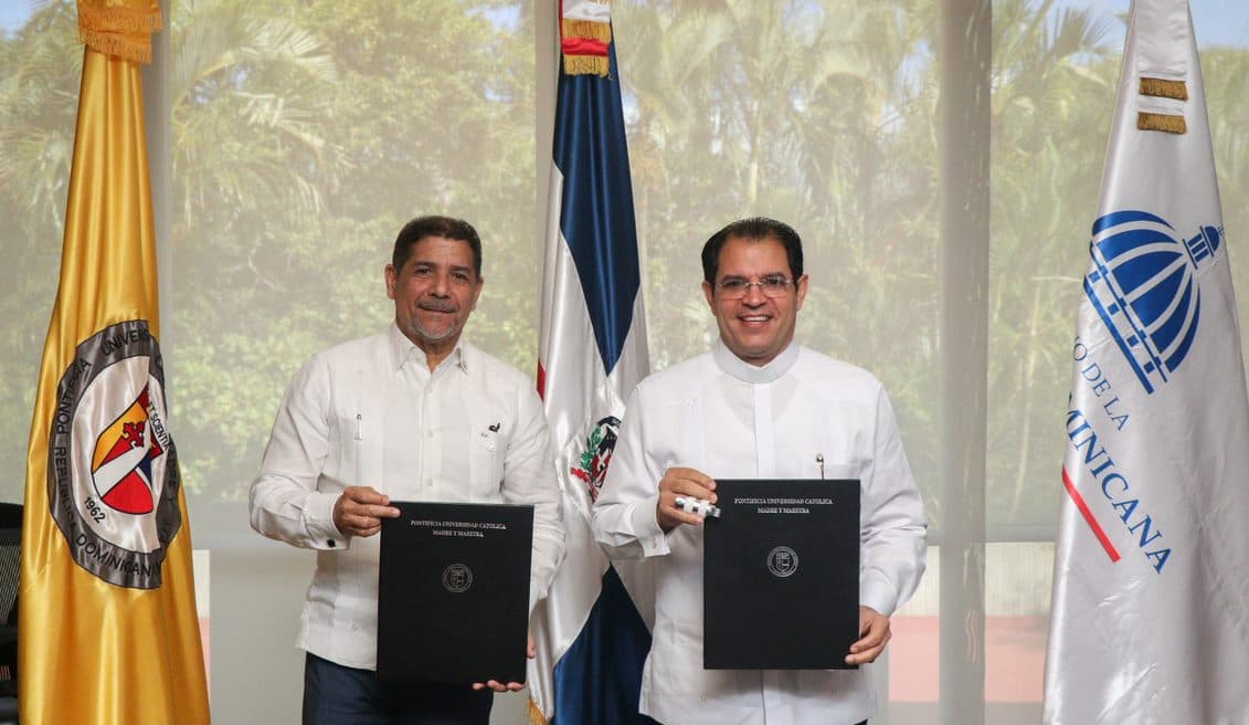 convenio PUCMM-MARD.jpg