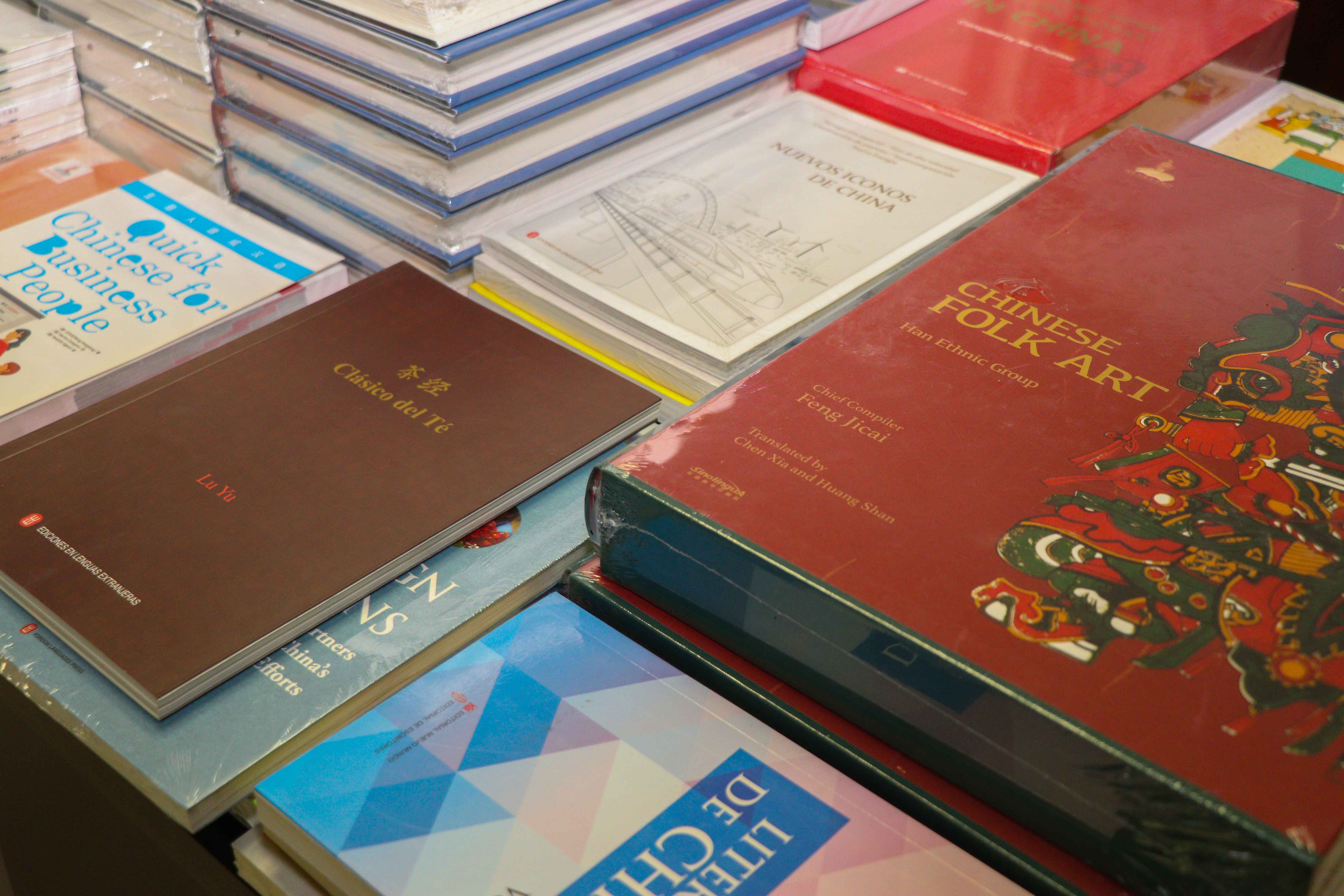 fmm-pucmm-donacion-libros (1).jpg